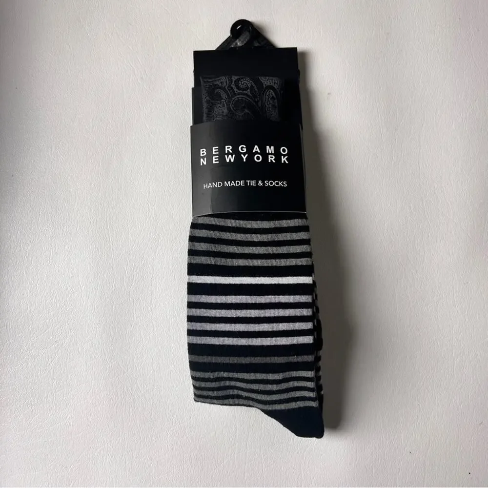 Bergamo New York Handmade Tie and Socks Combo Pack NWT